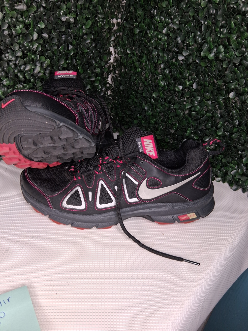 Nike Black & Pink Running Shoes